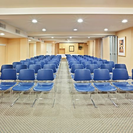 Holiday Inn Express & Suites Langley By Ihg Exteriér fotografie