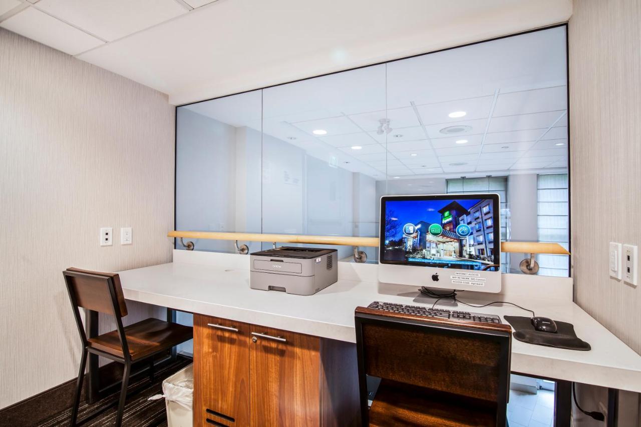 Holiday Inn Express & Suites Langley By Ihg Exteriér fotografie