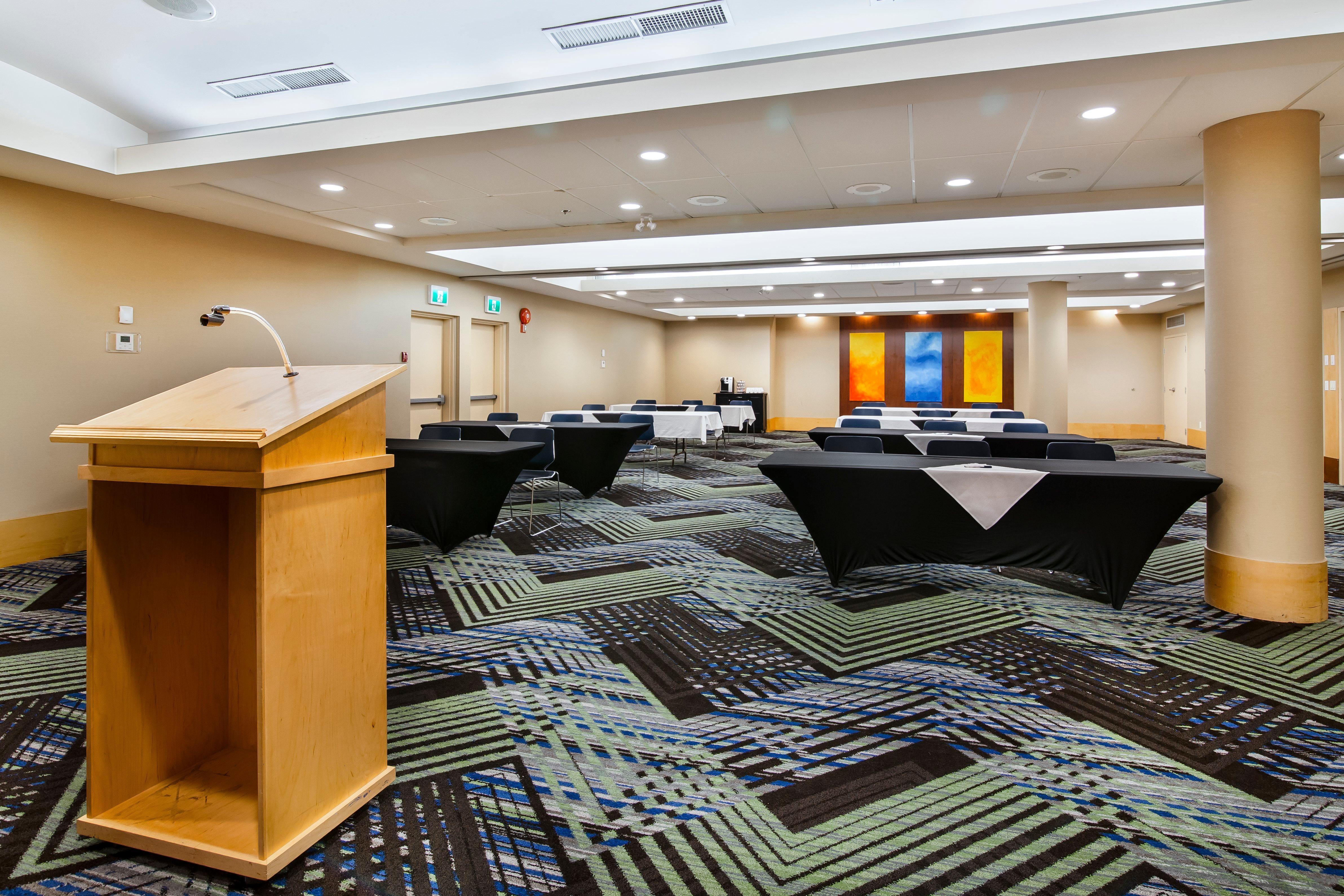 Holiday Inn Express & Suites Langley By Ihg Exteriér fotografie