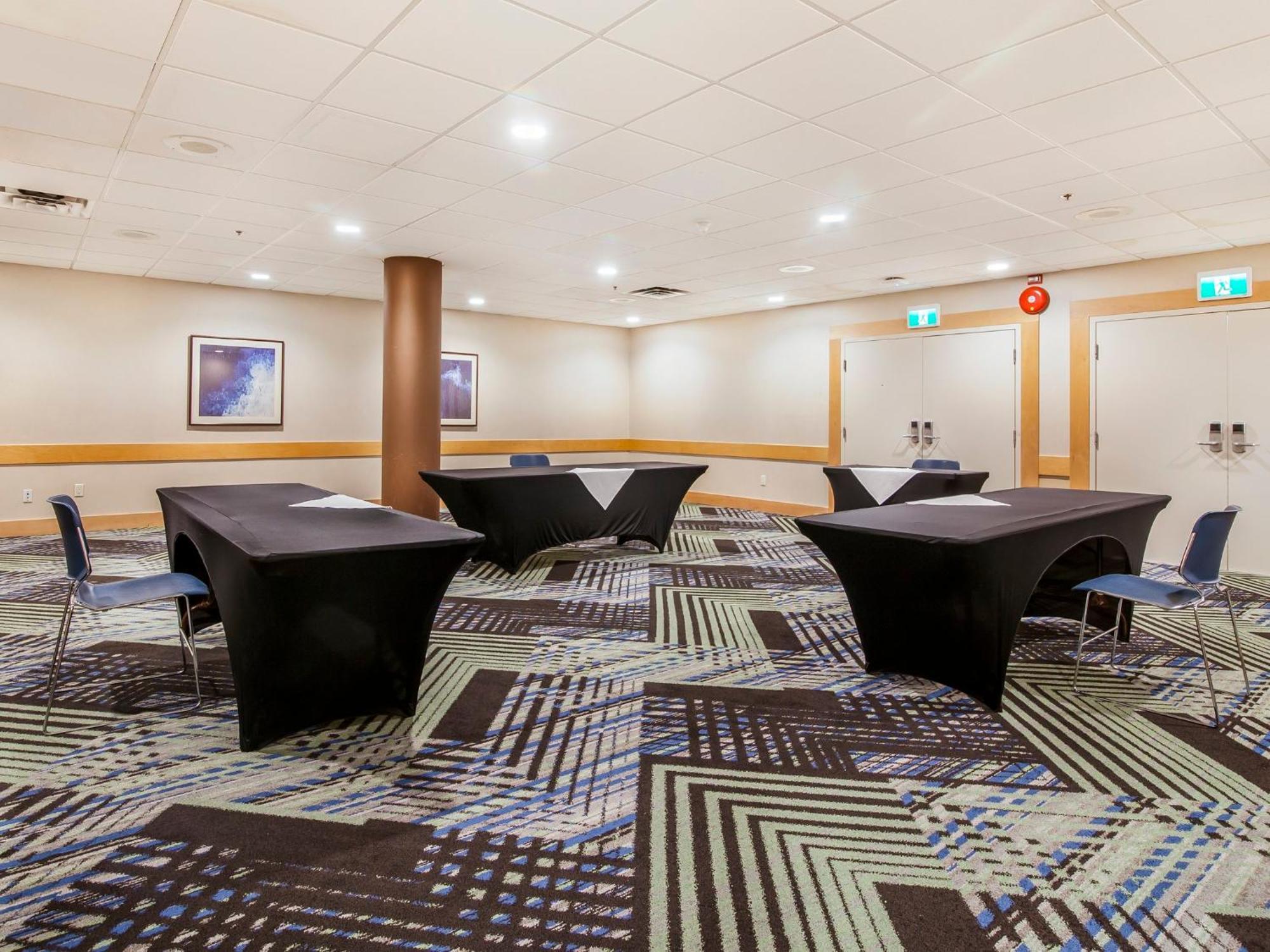 Holiday Inn Express & Suites Langley By Ihg Exteriér fotografie