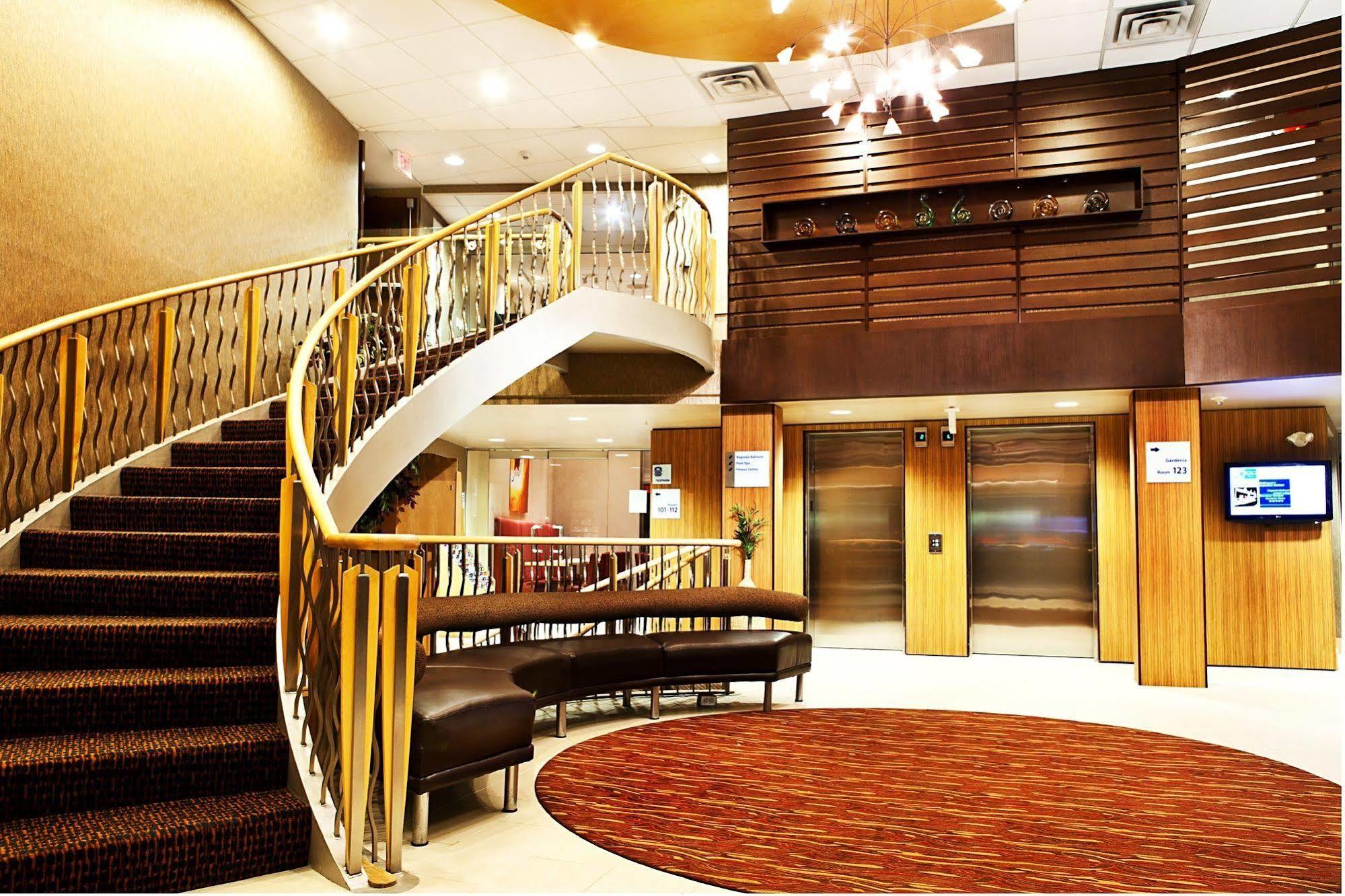 Holiday Inn Express & Suites Langley By Ihg Exteriér fotografie